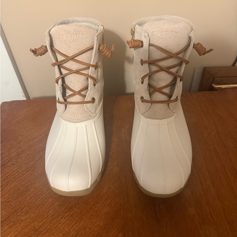 Sperry Women's Cream and Tan Winter Boots